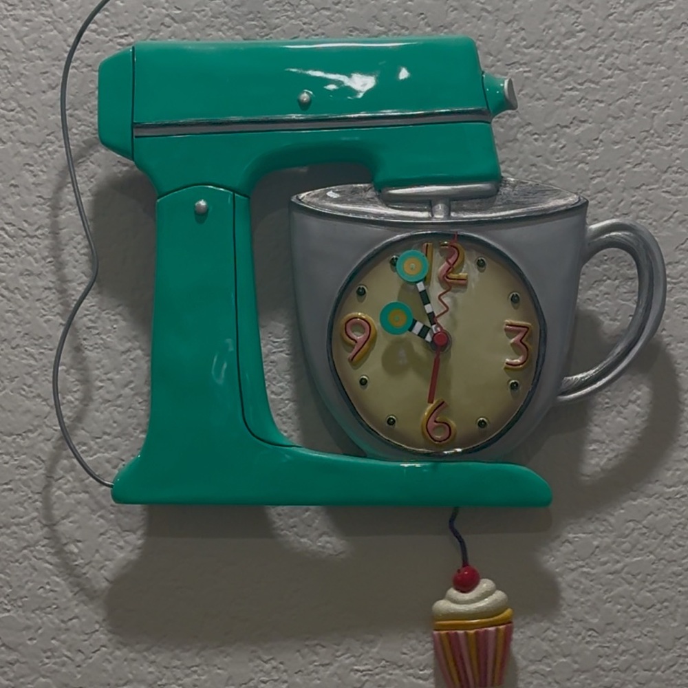 Retro Collectible Allen Designs “Mix It Up!” Kitchen Mixer Clock